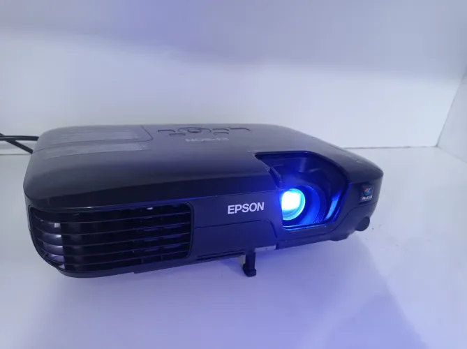 Projetor Epson PowerLite S8+ (H309A) 2500 Lumens 3LCD + Cabos