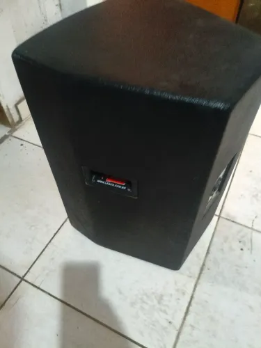 Caixa acústica leacs semi nova 