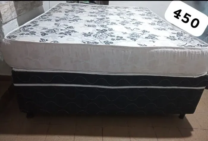 Cama box de casal: base e colchão em boas condições
