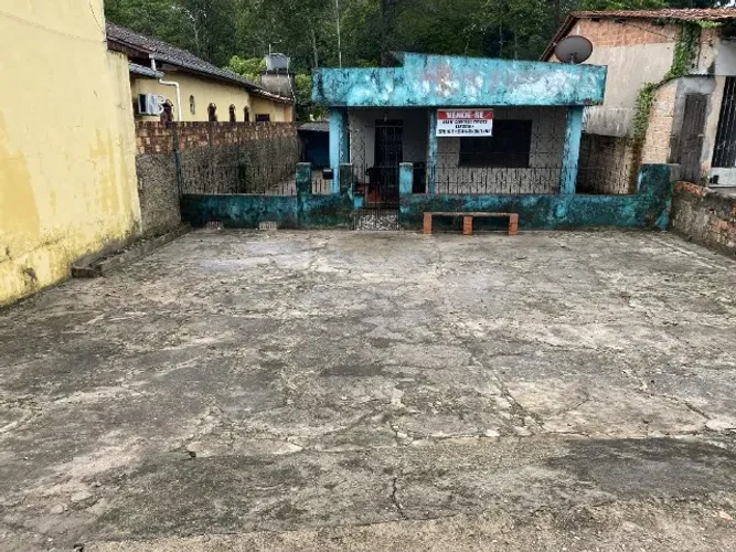 Casa com terreno para investimento