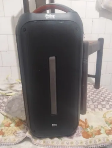 Caixa de som Philco Bass Extreme Pcx6700 , só usada 2 vezes , vai caixa e carregador .