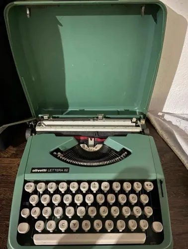 Olivetti Lettera 82
