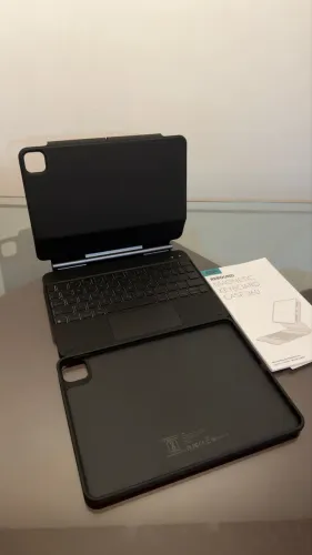 Vendo Capa Magnética com Teclado p/ iPad (nova)
