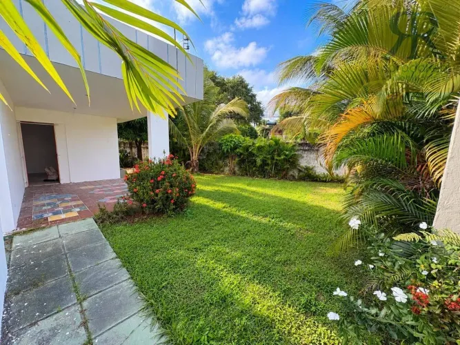 Casa com 4 quartos, 220 m² - venda por R$ 800.000 ou aluguel por R$ 8.000/mês - Tamarineir