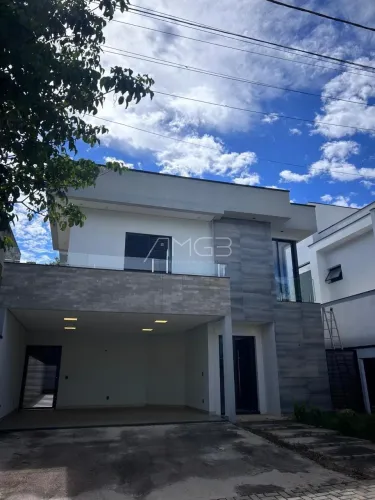 Casa à Venda no Condomínio Vita Verdi em Valinhos | 4 Dormitórios, 2 Suítes e 274m²