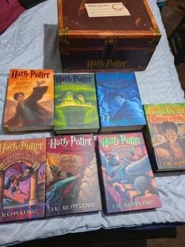 Harry Potter Box Colecionador - 7 Livros Capa Dura + Baú Trunk