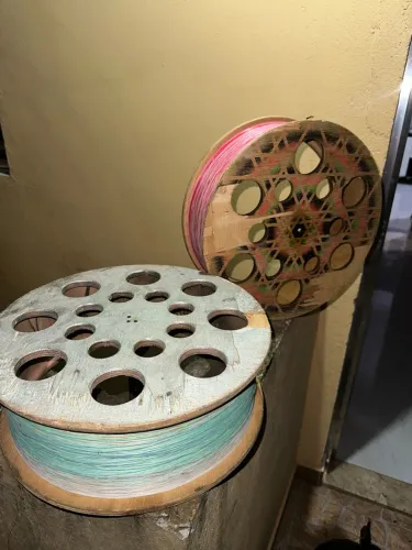 Carretilha de madeira para pipa, vai com linha as duas