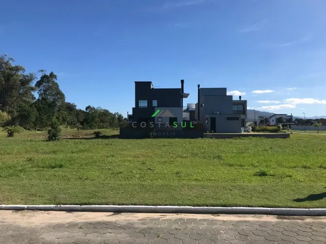 Terreno a Venda no Condomínio Rosa Internacional