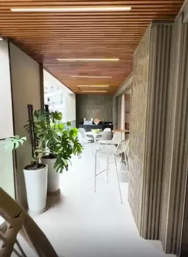 LAGOA Moderna e Nova Duplex com 4 Suítes, próximo a comércio variado