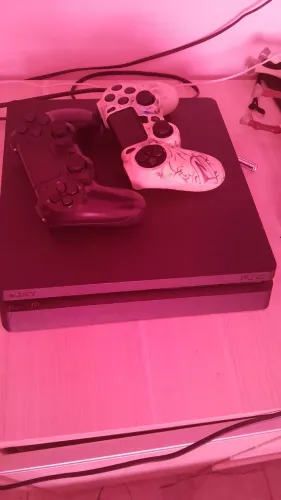 Playstation 4 slim