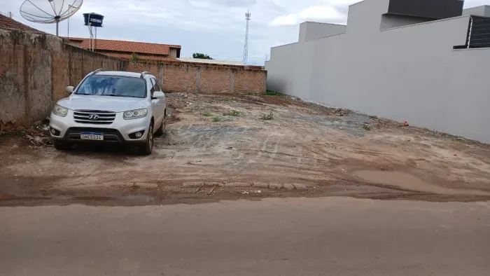 LOTE À VENDA EM ANÁPOLIS - VIVIAN PARQUE