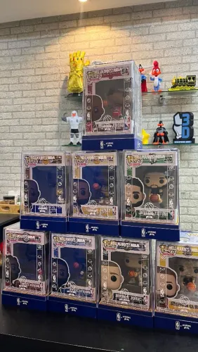 FUNKO NBA originais lacrados C/ acrílico e quadra de basquete 