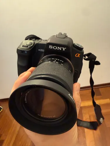 DSLR Sony Alpha 200 (DSLR-A200) de 10.2 megapixels