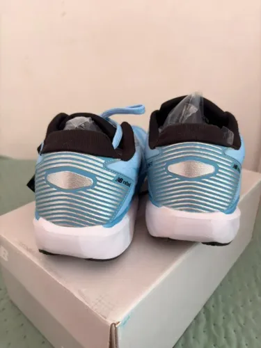 Tênis estilo New Balance