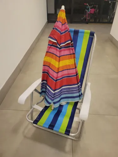 Cadeira de praia e guarda sol