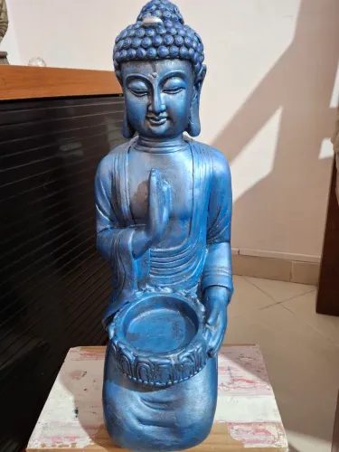 Estatua Buda de joelhos