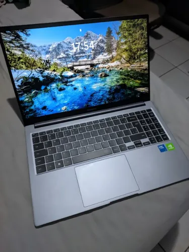 Galaxy Book4 (Core 5 / 16GB / SSD 512GB / MX570) - Estado de novo! Apenas 32 ciclos