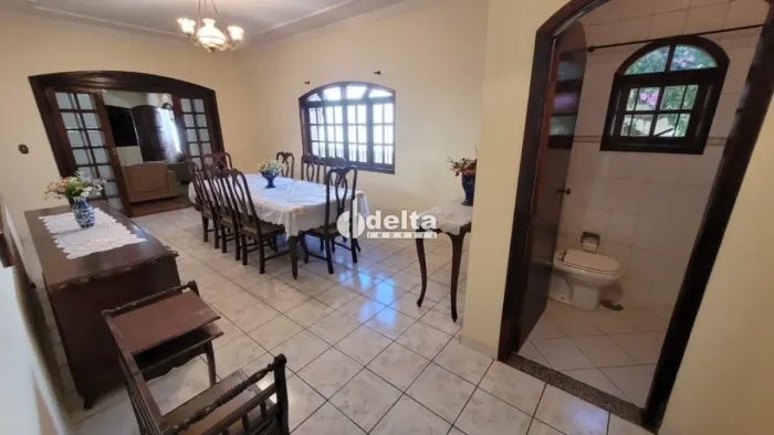 Casa disponível para venda no bairro Santa Mônica em Uberlândia MG