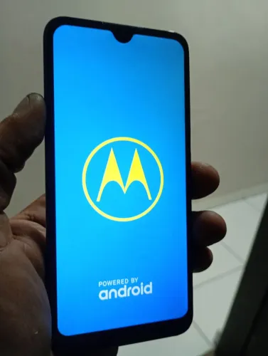 Vendo celular Motorola e6 plus 
