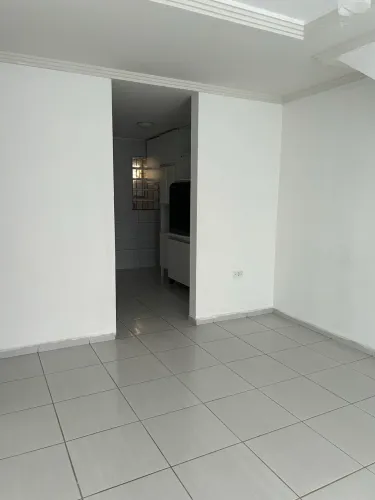 Aluga-se casa em Privê - Pau Amarelo 