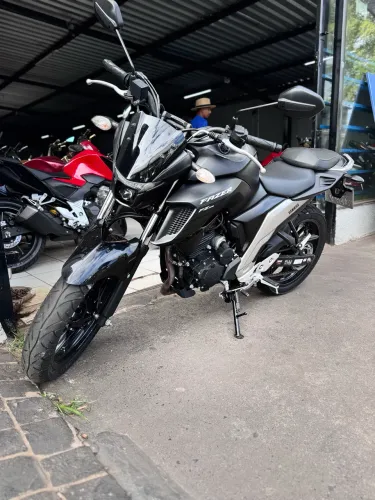 FZ25