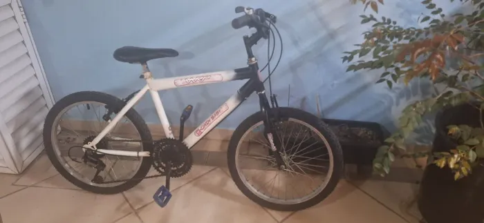 Vendo Bicicleta aro 20 com marcha