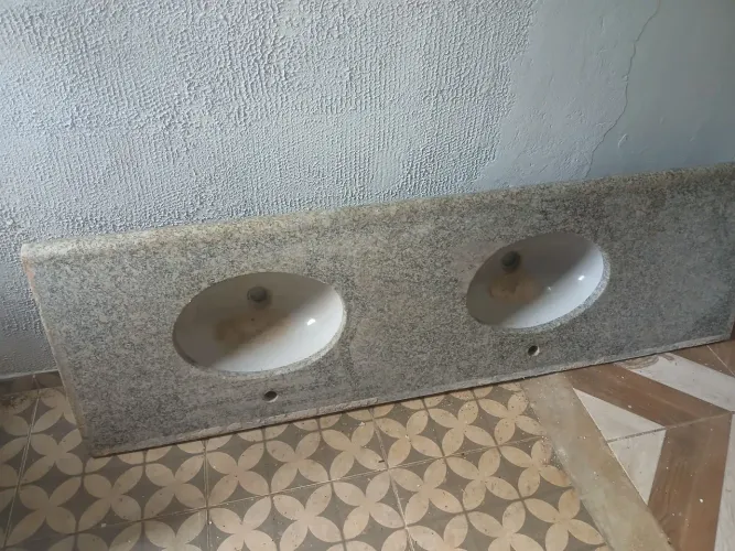 Vendo pia de banheiro com duas cubas 