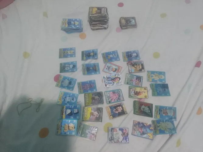 345 cartas de bafo, 91 de stumble guys,46 de Naruto, Minecraft etc,179 futebol,29 brilhate