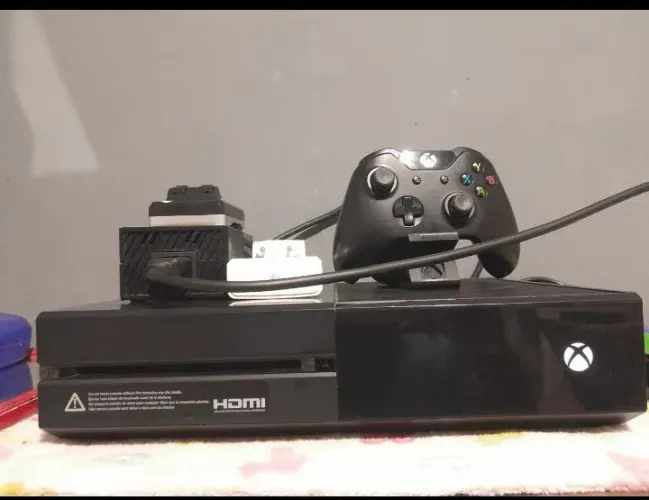 Vídeo game Xbox one FAT sem plobremas com dois jogos assasin?creed Forza Horizon 5 