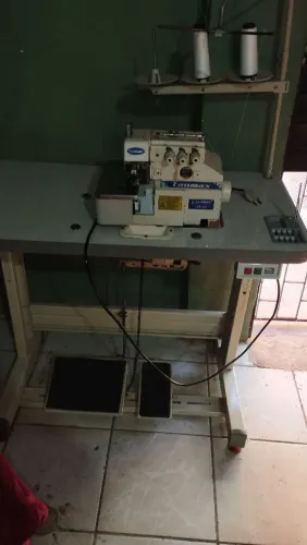 Overlock seminova industrial com dois dias de uso