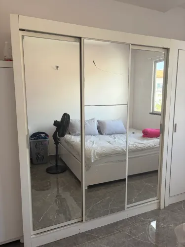 Guarda roupa casal com espelho