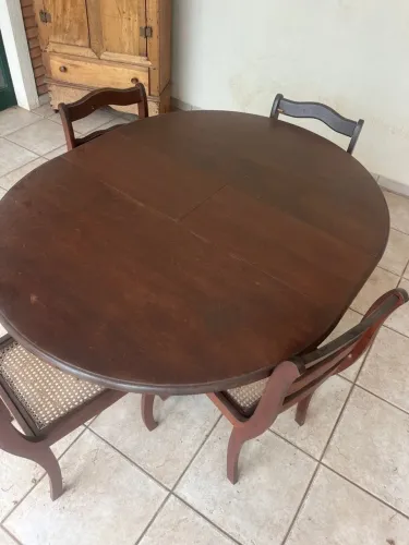 Mesa de Jantar em Madeira Maciça expansível - 6 cadeiras 