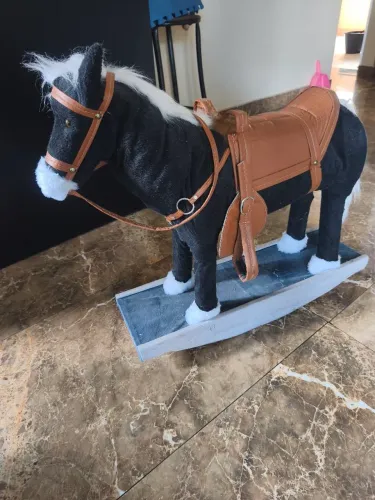 Vende se cavalinho que balança 