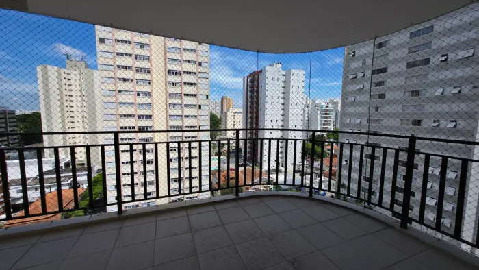 Quer ter uma varanda para poder ler, tomar sol e apreciar uma vista diferenciada? Achou um