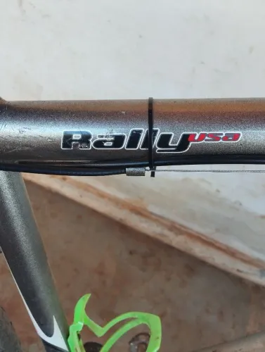 Bicicleta Gios rallyusa com freio hidráulico Absolut com marcha
