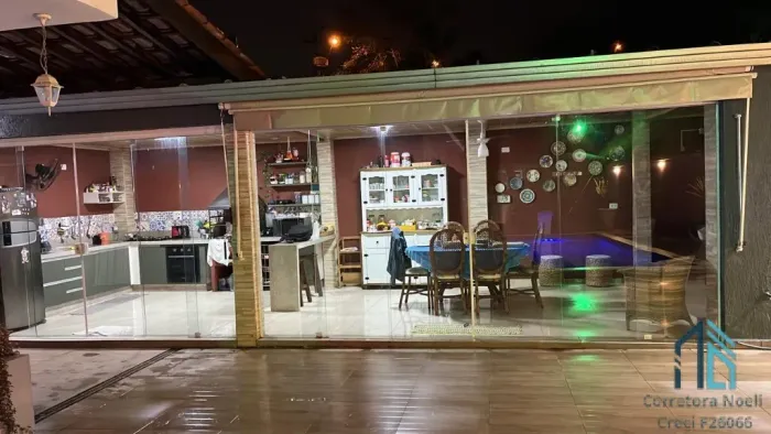 Casa em Condomínio a venda, 04 quartos sendo duas suítes, piscina em Cajati SP