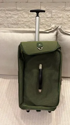 Mala de bordo / bag de rodinha com carrinho. Marca Lansay Executive Luggage, verde militar