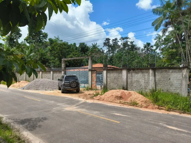 Vendo casa no porcelanato em Bragança .