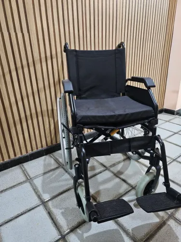 Cadeira de rodas em ótimo estado