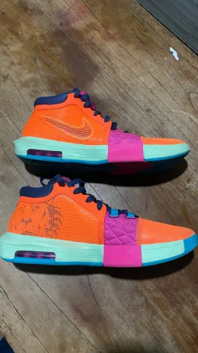 LeBron witness 8 novo
