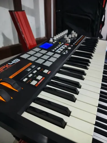 Akai mpk 49 controlador Midi 