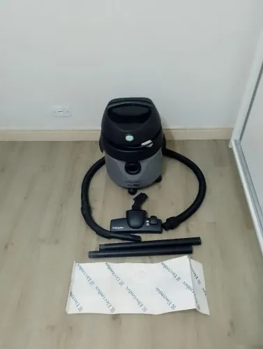 Aspirador de põe líquido Eletrolux