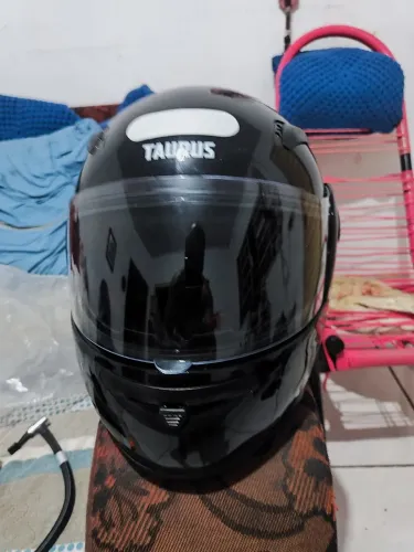 Capacete poucos dias de uso 