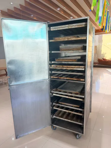 Armário em inox para pães