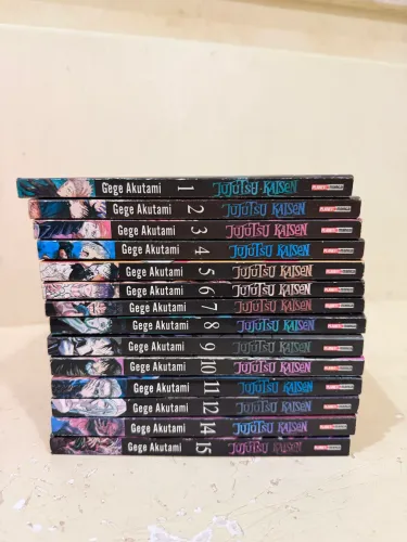 Volumes 1 ao 15 do mangá jujutsu kaisen