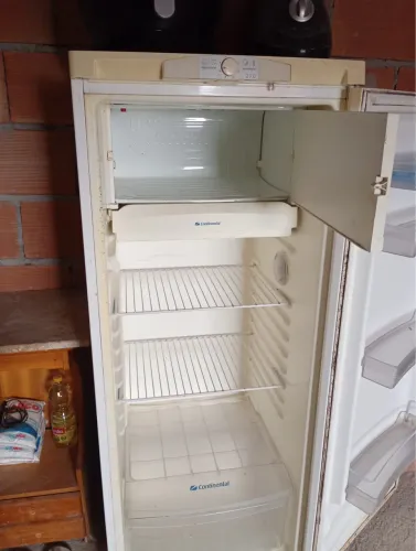 Vende-se geladeira continental gelando muito