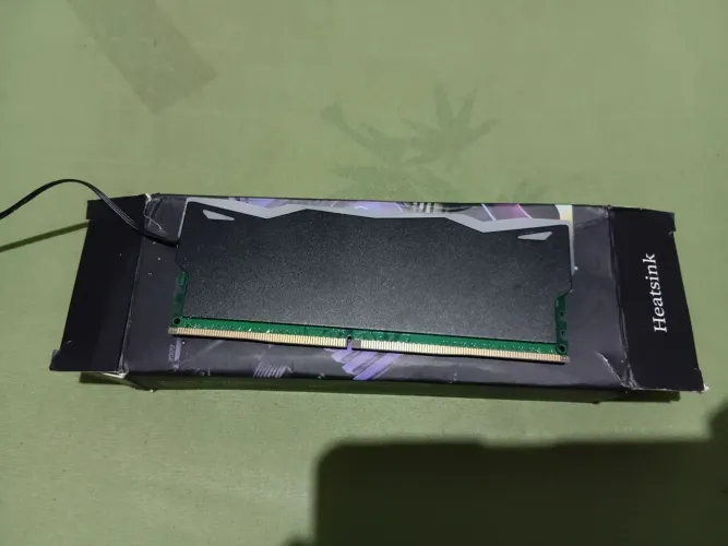 Memória RAM 8GB DDR4 3200MHz + Dissipador ARGB