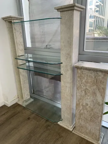 Estante de Mármore e Vidro Temperado + Torre Decorativa Adicional