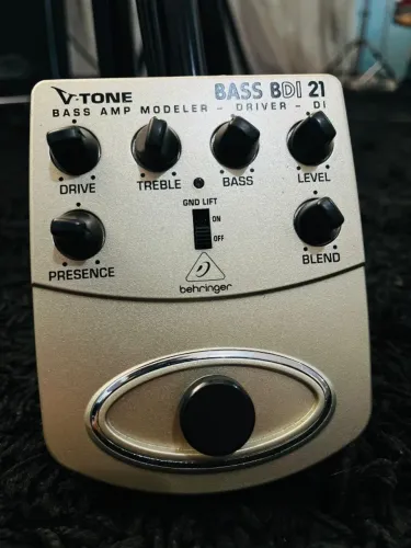 Pedal Pre Amp Bass - BDi 21 Behringer - Modeler / Driver / DI