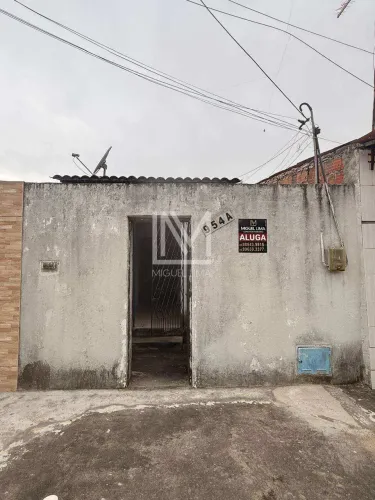 Casa PLANA locação 2 quartos Conj. Esperança, METRÔ AO LADO